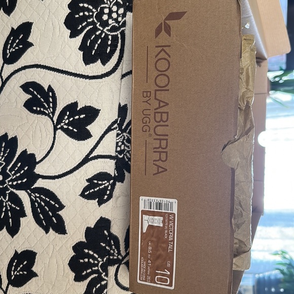 Koolaburra Ugg boots size 10. Wore once was a gift for mom who doesn’t like them - Picture 4 of 6